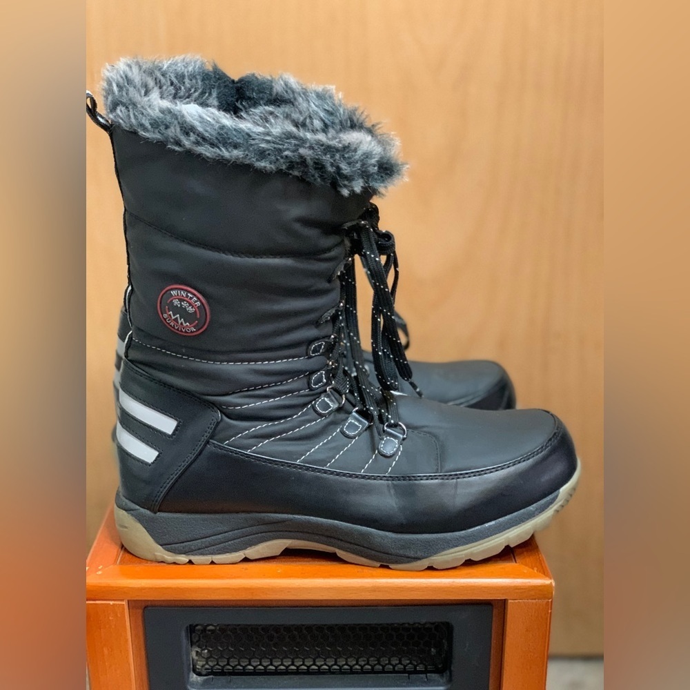 Amazon Black Laced/Side Zip Mid-Calf Winter Boots with Faux Fur Lining. Size-11W